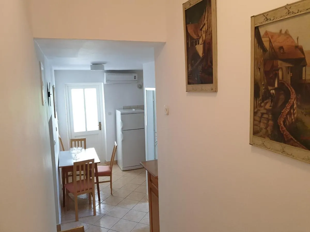 Apartmani I Sobe Jusic Rab Town Apartman